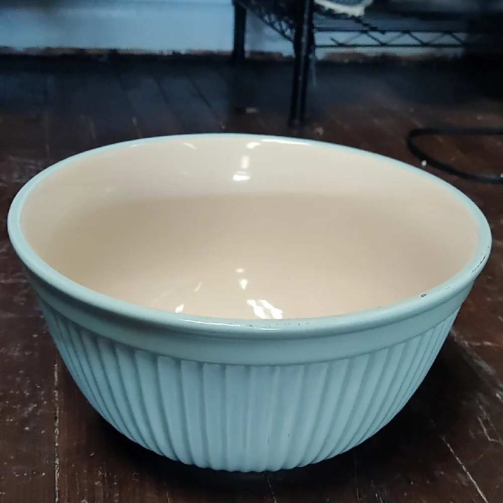 Williams Sonoma Ribbed Ceramic Bowl